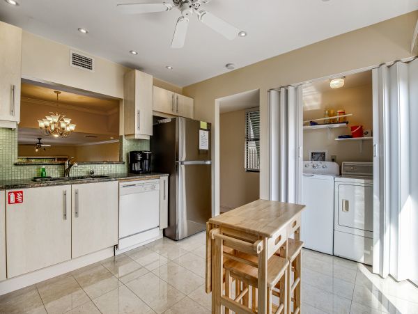 TownHouse Siesta Key Walk to Beach Sleeps 6