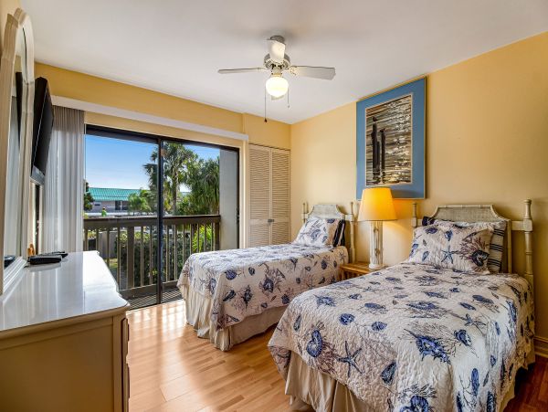 TownHouse Siesta Key Walk to Beach Sleeps 6
