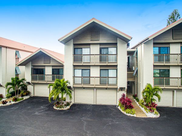 TownHouse Siesta Key Walk to Beach Sleeps 6