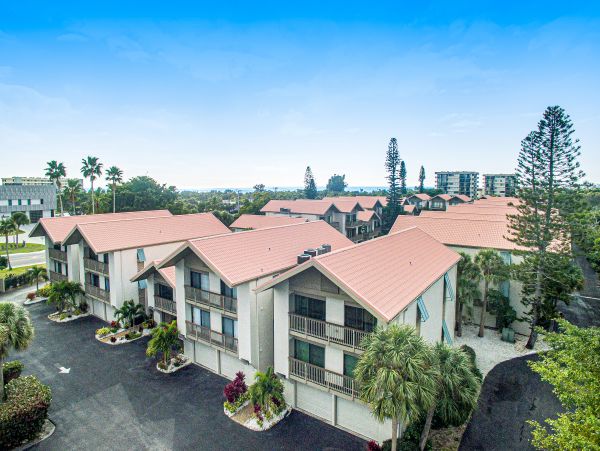 TownHouse Siesta Key Walk to Beach Sleeps 6