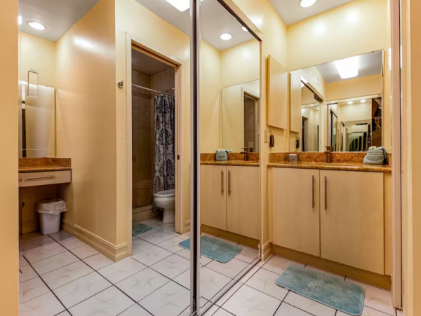 TownHouse Siesta Key Walk to Beach Sleeps 6