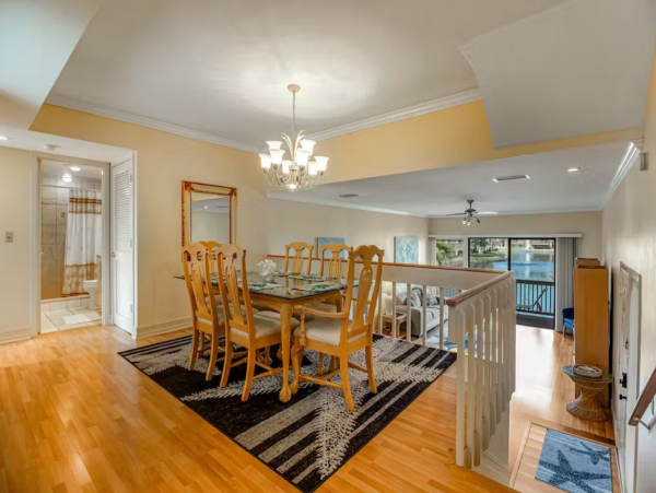 TownHouse Siesta Key Walk to Beach Sleeps 6
