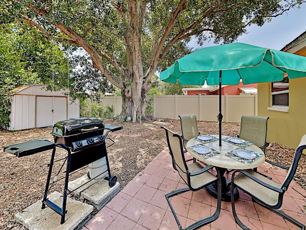 Lovely 2 Bedroom Vacation Rental in Clearwater