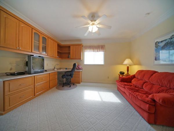 Lovely Canal-Front 3 Bedroom Vacation Home