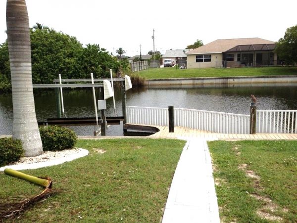 Lovely Canal-Front 3 Bedroom Vacation Home