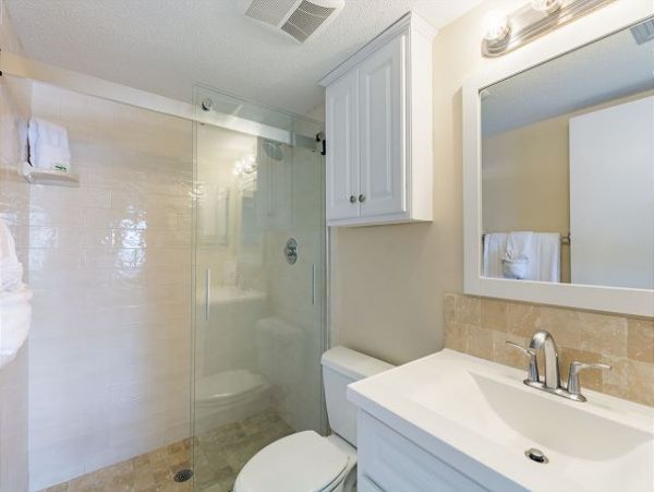 Two Bedroom Gulfside Vacation Condo in Siesta Key