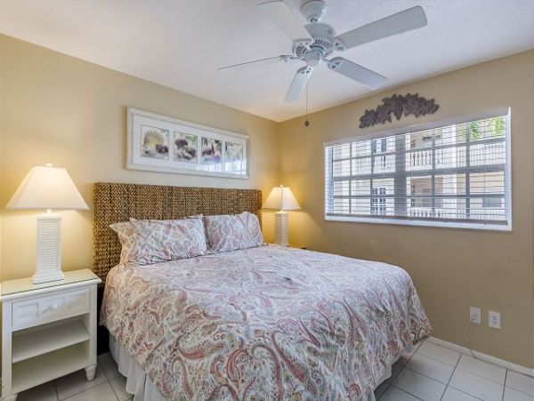 Two Bedroom Gulfside Vacation Condo in Siesta Key