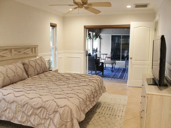 Canal-front Three Bedroom Pool Vacation Home in Cape Coral