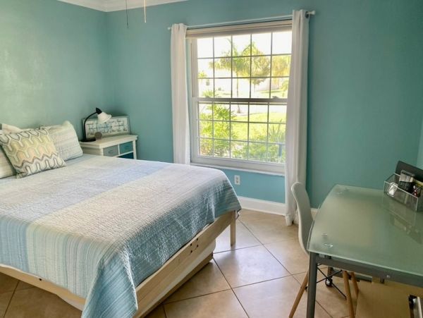 Canal-front Three Bedroom Pool Vacation Home in Cape Coral