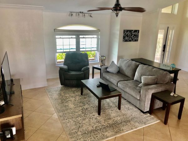 Canal-front Three Bedroom Pool Vacation Home in Cape Coral