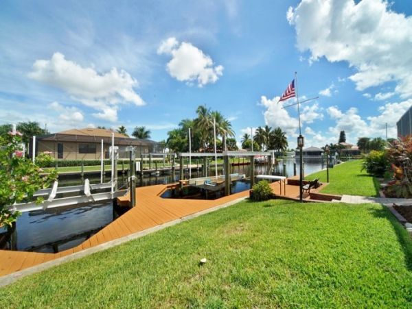 Cape Coral Vacation Home Four Bedroom with Pool