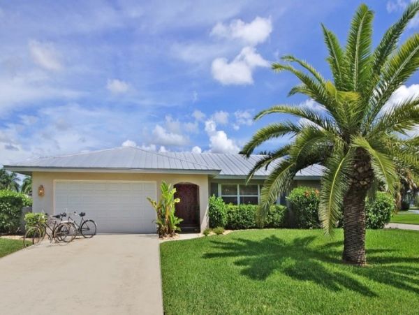 Cape Coral Vacation Home Four Bedroom with Pool