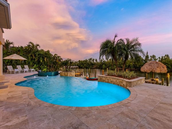 Canalfront Luxury 5-Bdm Home with Private Pool & Spa in Cape Coral
