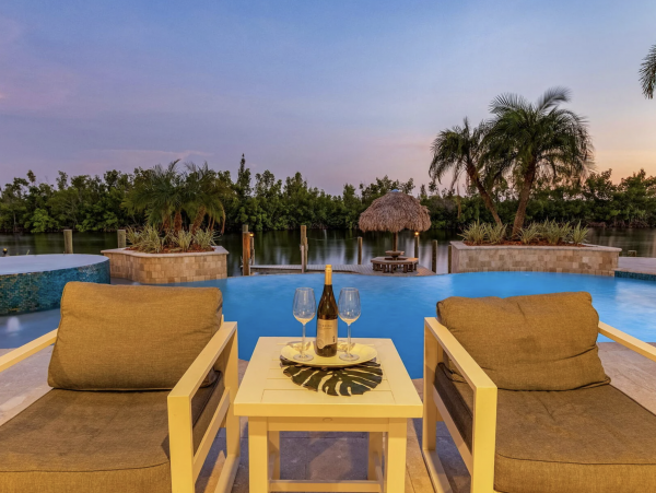 Canalfront Luxury 5-Bdm Home with Private Pool & Spa in Cape Coral