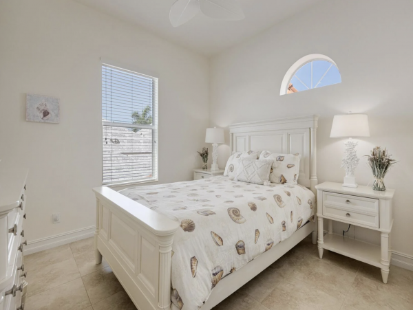 Canalfront Luxury 5-Bdm Home with Private Pool & Spa in Cape Coral