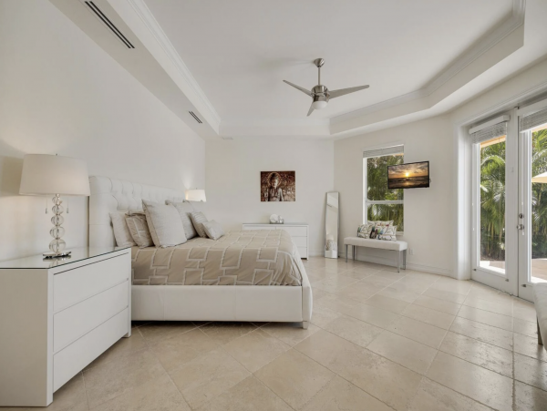 Canalfront Luxury 5-Bdm Home with Private Pool & Spa in Cape Coral