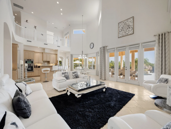 Canalfront Luxury 5-Bdm Home with Private Pool & Spa in Cape Coral