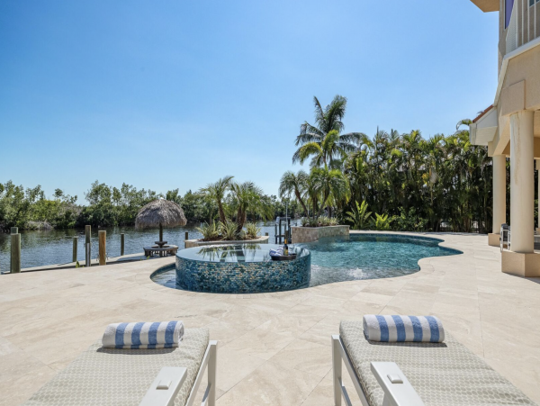 Canalfront Luxury 5-Bdm Home with Private Pool & Spa in Cape Coral
