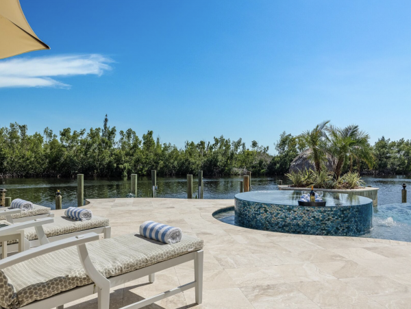 Canalfront Luxury 5-Bdm Home with Private Pool & Spa in Cape Coral