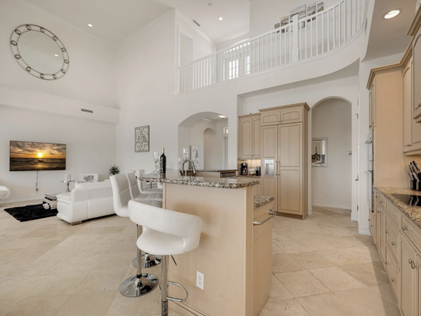 Canalfront Luxury 5-Bdm Home with Private Pool & Spa in Cape Coral