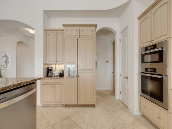 Canalfront Luxury 5-Bdm Home with Private Pool & Spa in Cape Coral