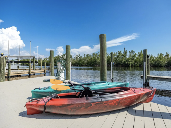 Canalfront Luxury 5-Bdm Home with Private Pool & Spa in Cape Coral