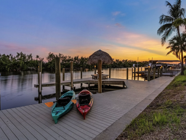 Canalfront Luxury 5-Bdm Home with Private Pool & Spa in Cape Coral