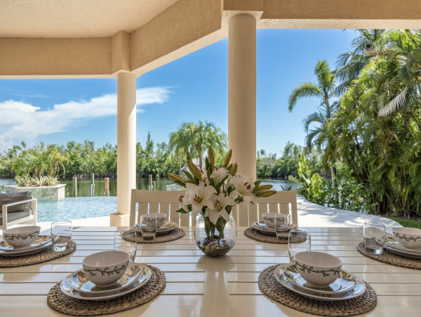 Canalfront Luxury 5-Bdm Home with Private Pool & Spa in Cape Coral