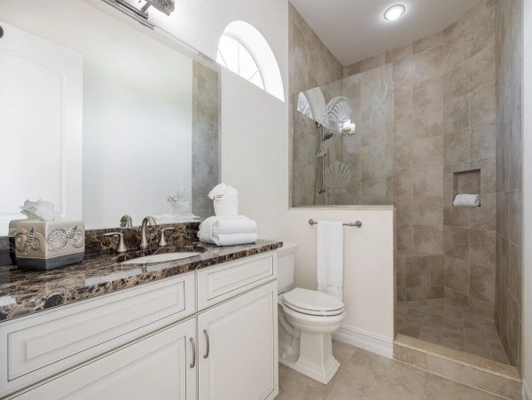 Canalfront Luxury 5-Bdm Home with Private Pool & Spa in Cape Coral