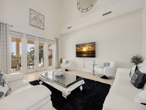 Canalfront Luxury 5-Bdm Home with Private Pool & Spa in Cape Coral