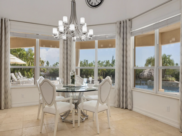 Canalfront Luxury 5-Bdm Home with Private Pool & Spa in Cape Coral