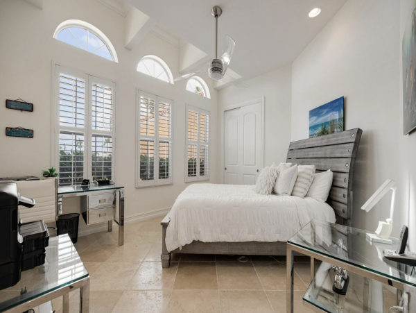 Canalfront Luxury 5-Bdm Home with Private Pool & Spa in Cape Coral