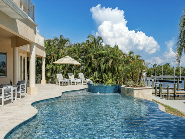 Canalfront Luxury 5-Bdm Home with Private Pool & Spa in Cape Coral
