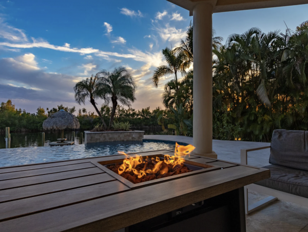 Canalfront Luxury 5-Bdm Home with Private Pool & Spa in Cape Coral