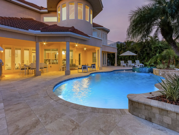 Canalfront Luxury 5-Bdm Home with Private Pool & Spa in Cape Coral