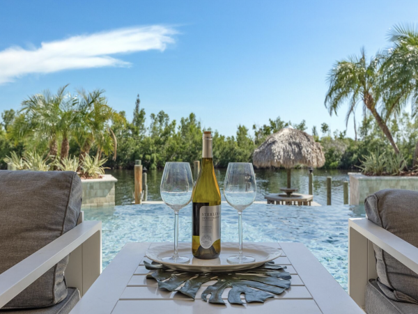Canalfront Luxury 5-Bdm Home with Private Pool & Spa in Cape Coral