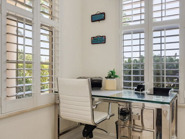 Canalfront Luxury 5-Bdm Home with Private Pool & Spa in Cape Coral