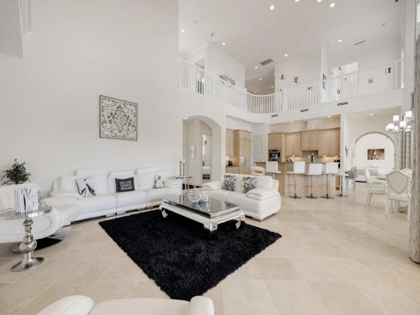 Canalfront Luxury 5-Bdm Home with Private Pool & Spa in Cape Coral