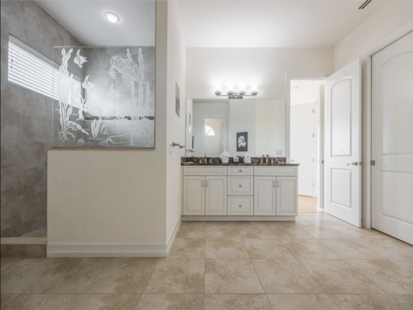 Canalfront Luxury 5-Bdm Home with Private Pool & Spa in Cape Coral