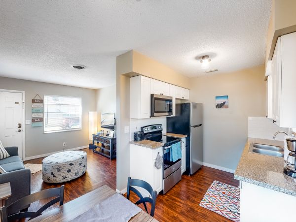 Upper level Duplex in Largo