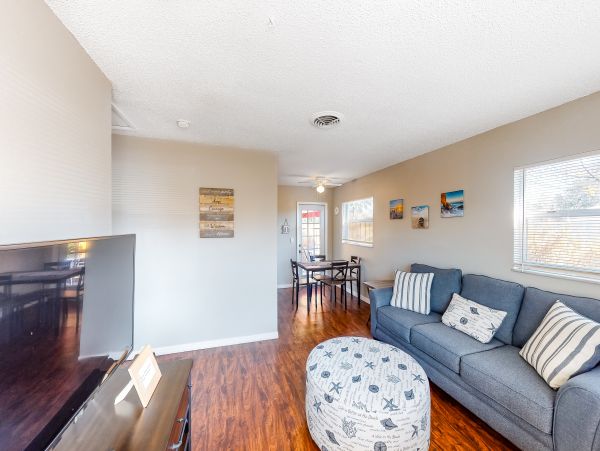 Upper level Duplex in Largo