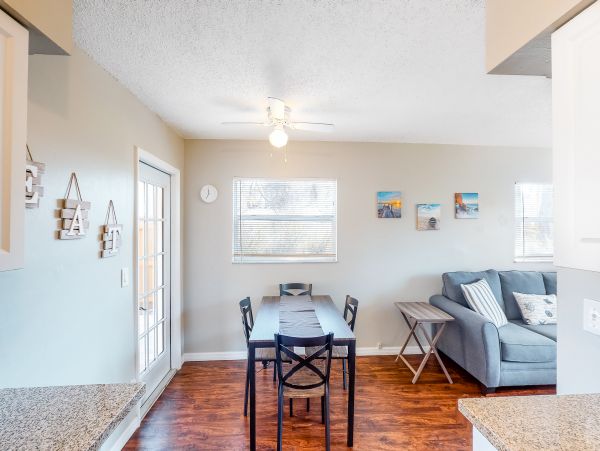 Upper level Duplex in Largo