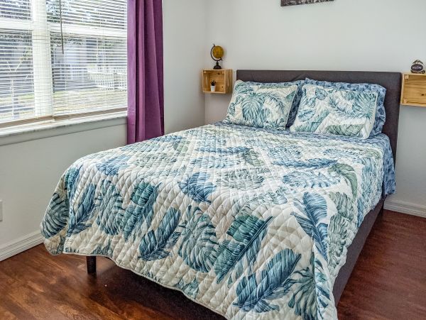 Upper level Duplex in Largo