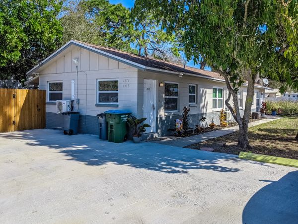 Upper level Duplex in Largo