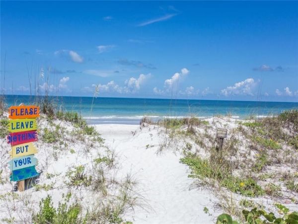 Indian Rocks Lovely Vacation Rental Home with Private Pool