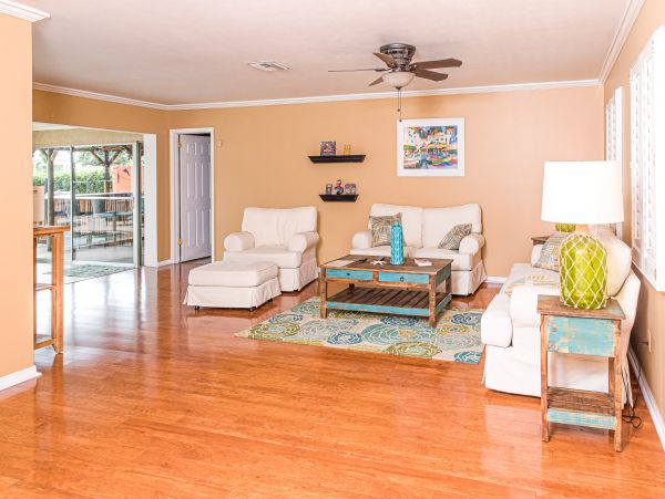 Waterfront 4 bedroom home with private pool in Tampa