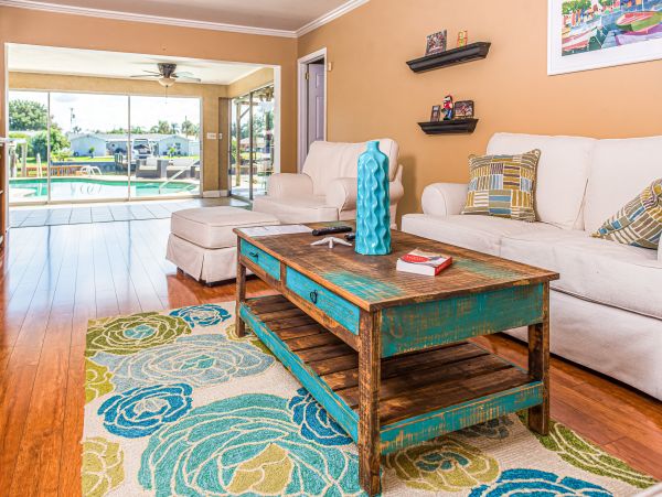 Waterfront 4 bedroom home with private pool in Tampa