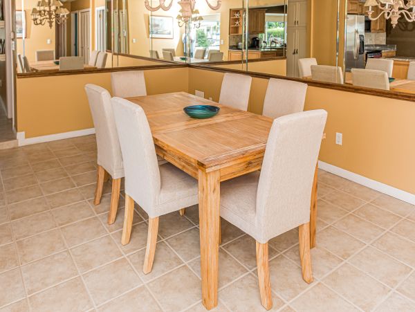 Waterfront 4 bedroom home with private pool in Tampa
