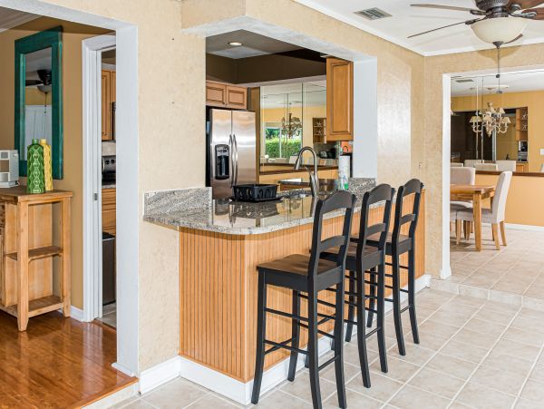 Waterfront 4 bedroom home with private pool in Tampa