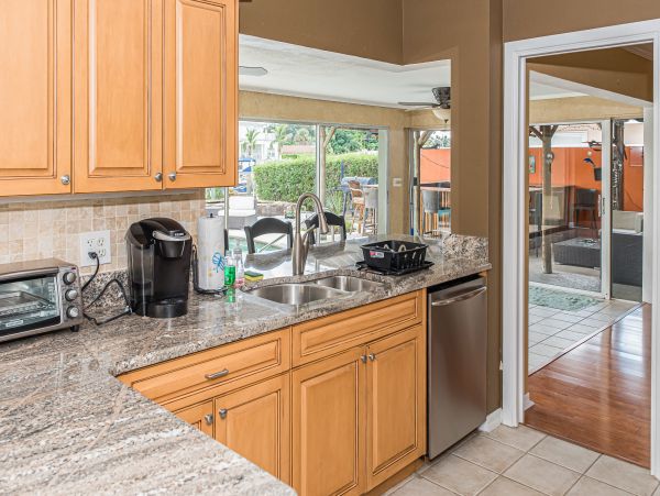 Waterfront 4 bedroom home with private pool in Tampa